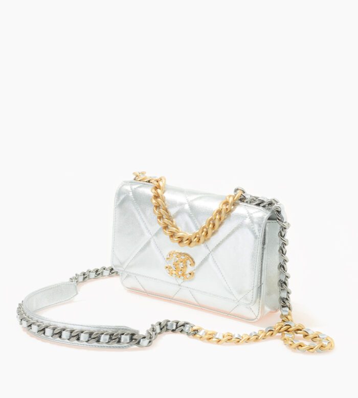 CHANEL 19 WALLET ON CHAIN