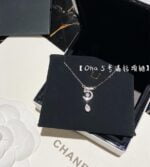 chanel eternal n°5 necklace (2)