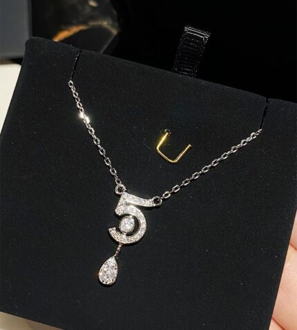 chanel eternal n°5 necklace (3)