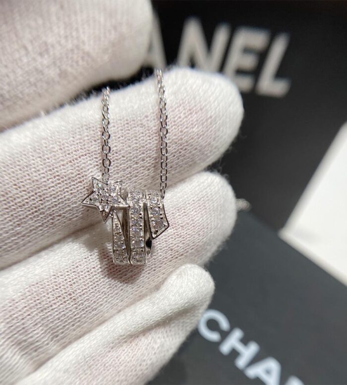 chanel Étoile filante necklace (8)