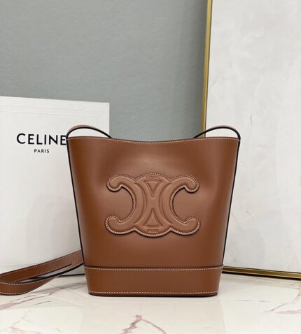small bucket cuir triomphe in smooth calfskin (6)