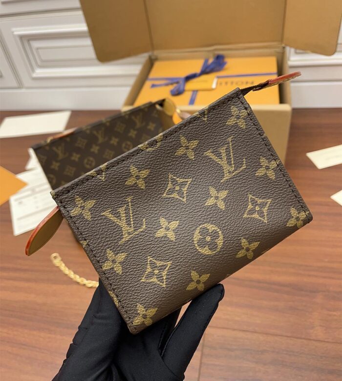 louis vuitton toiletry pouch on chain m81412 (1)