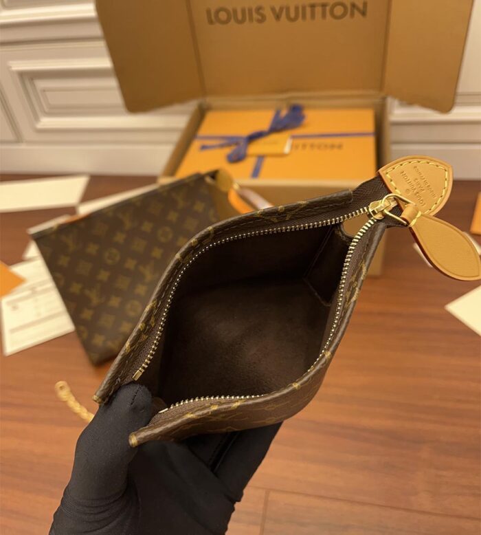 louis vuitton toiletry pouch on chain m81412 (11)