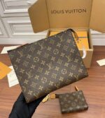 louis vuitton toiletry pouch on chain m81412 (9)