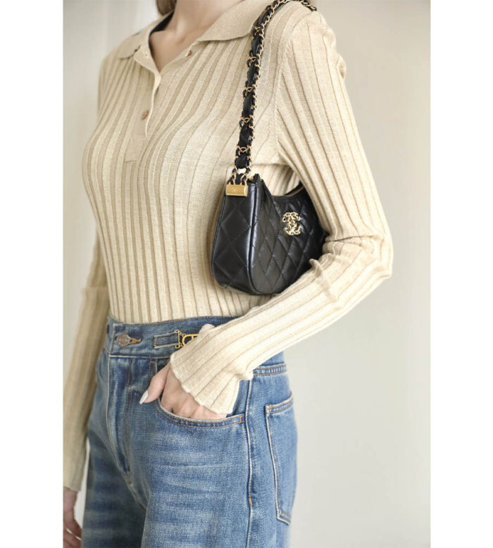 chanel small 19 hobo (1)